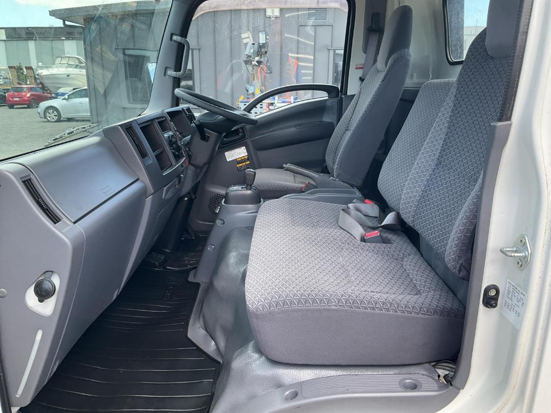 Photo '16' of Isuzu ELF Transporter