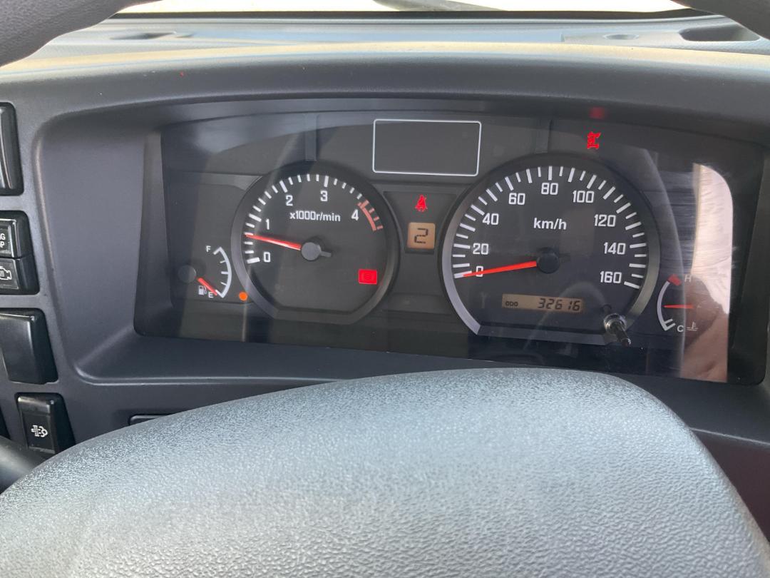 Photo '25' of Isuzu ELF Transporter