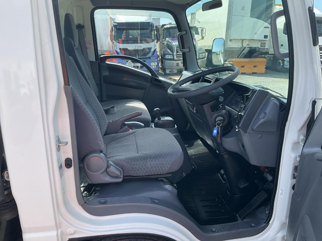 Photo '23' of Isuzu ELF Transporter