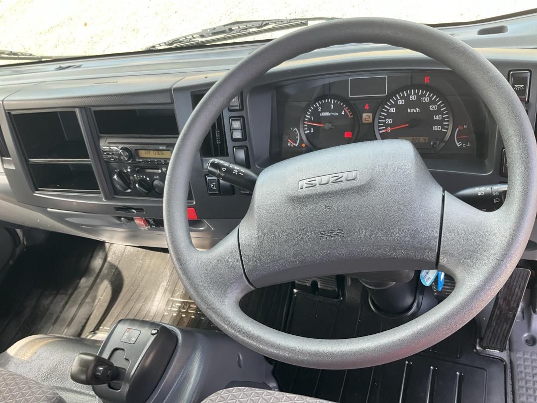 Photo '24' of Isuzu ELF Transporter