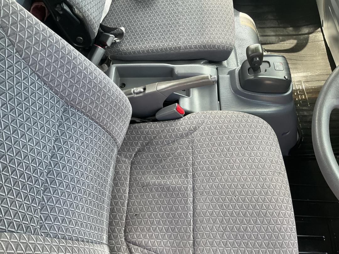 Photo '26' of Isuzu ELF Transporter