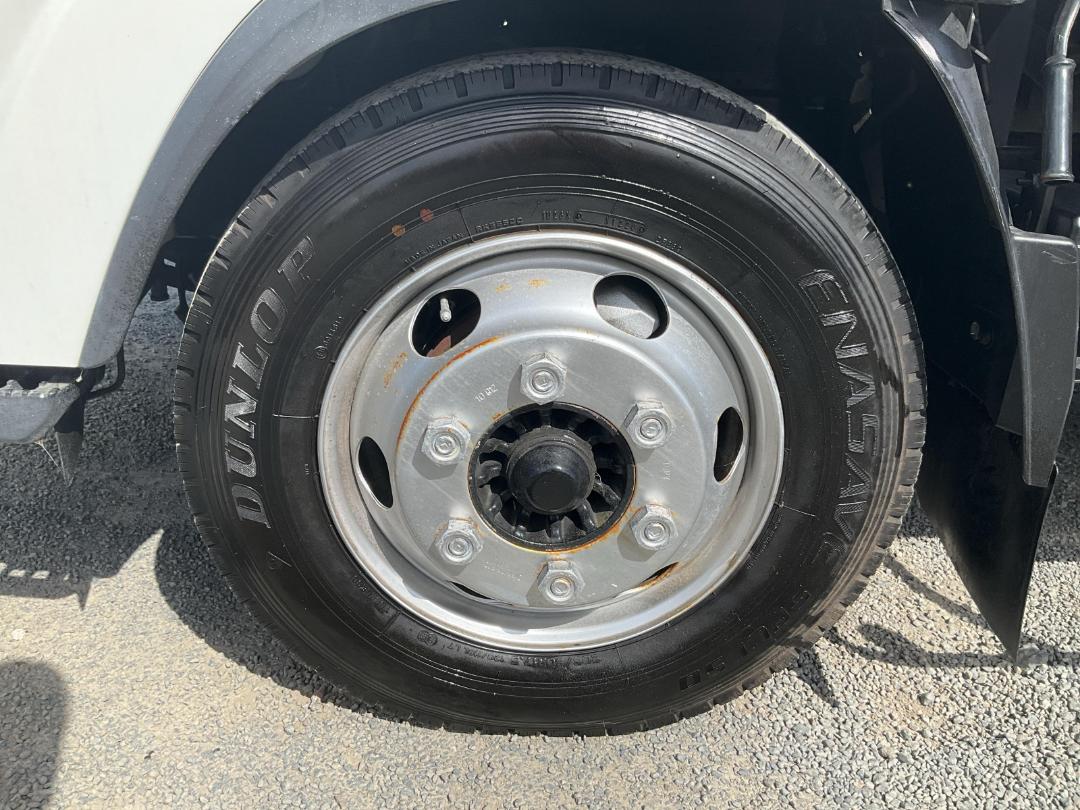 Photo '32' of Isuzu ELF Transporter