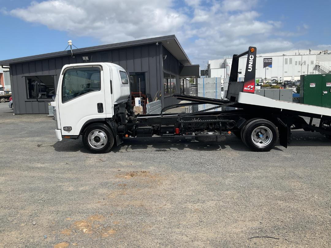 Photo '37' of Isuzu ELF Transporter