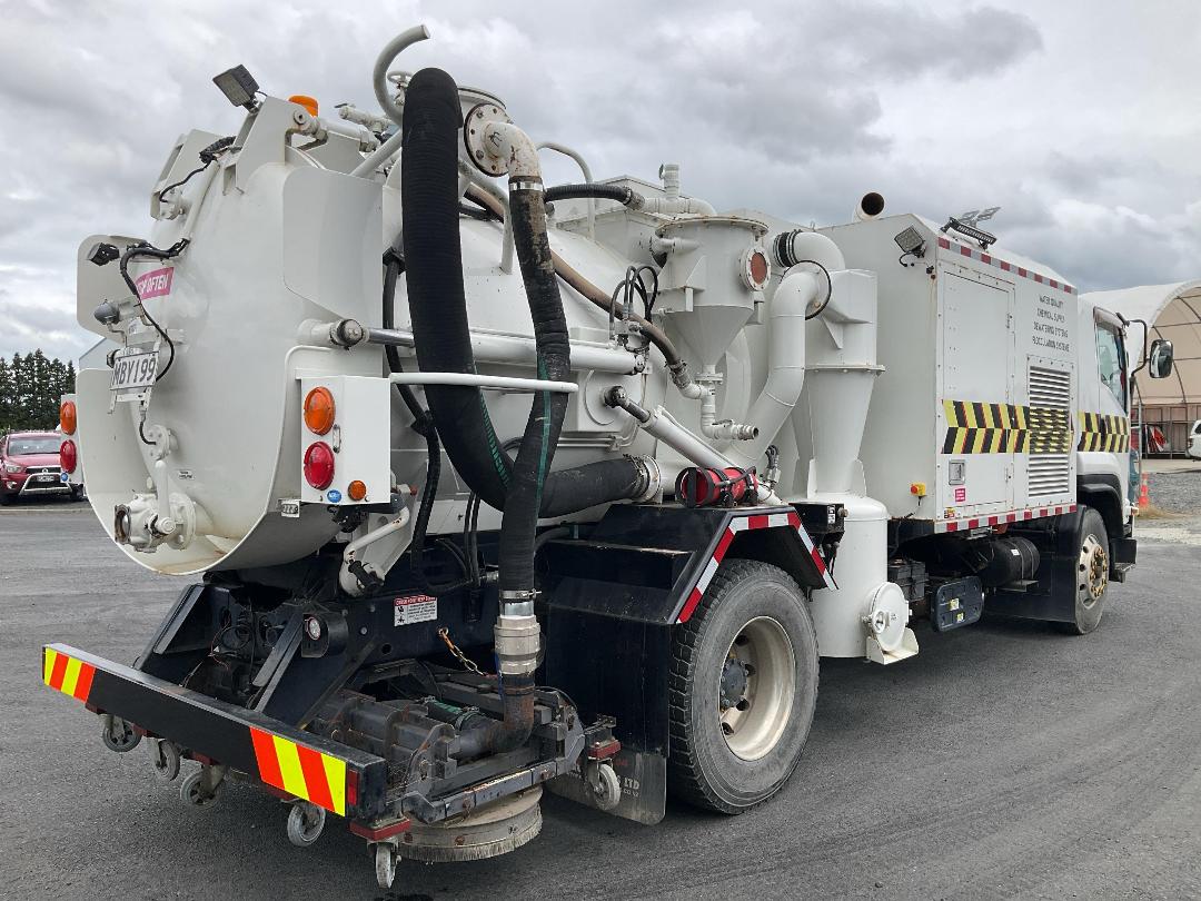 Photo '4' of Isuzu Forward Sucker/Vacuum