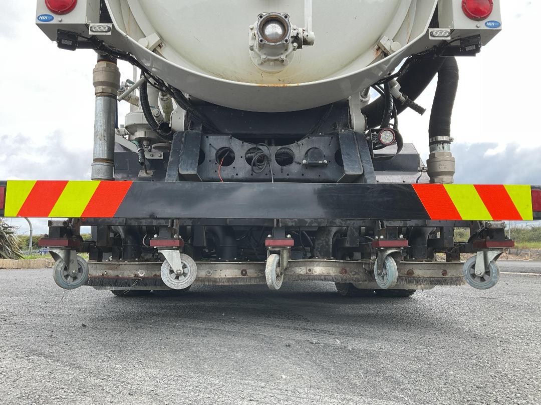 Photo '6' of Isuzu Forward Sucker/Vacuum