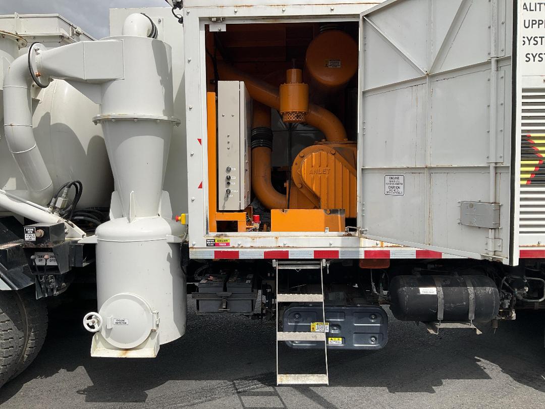 Photo '44' of Isuzu Forward Sucker/Vacuum