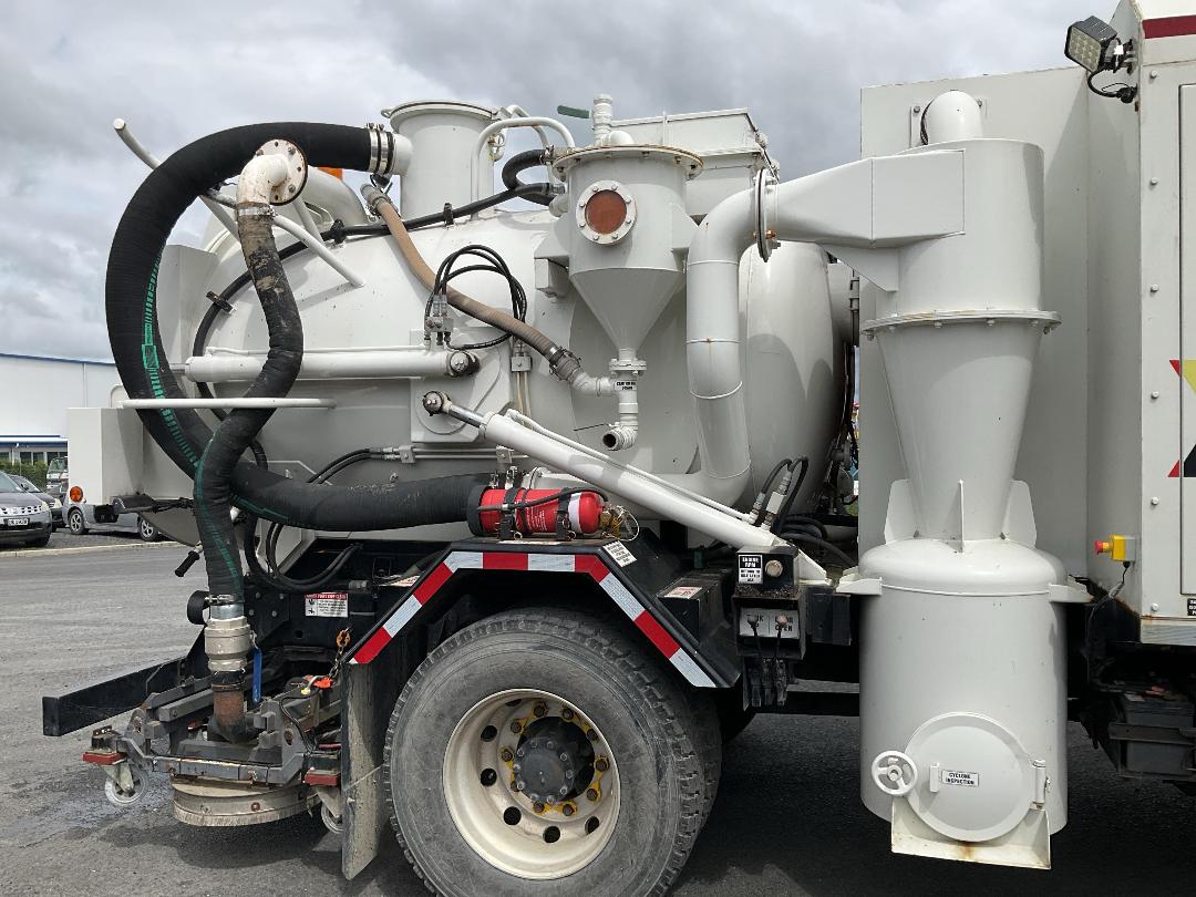 Photo '42' of Isuzu Forward Sucker/Vacuum