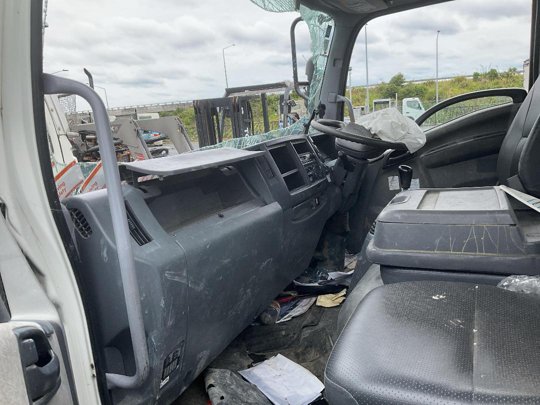 Photo '17' of Isuzu Forward FRR90-TIPPER Flat Deck Photo '17' of Isuzu Forward FRR90-TIPPER Flat Deck