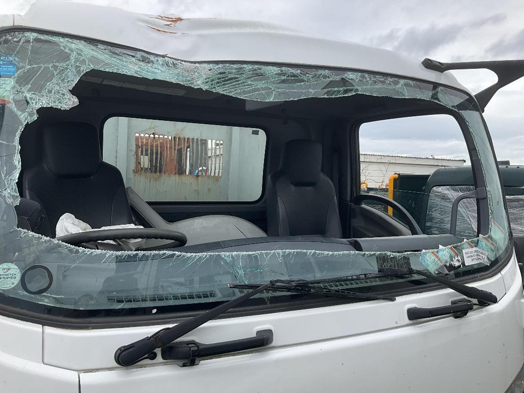 Photo '28' of Isuzu Forward FRR90-TIPPER Flat Deck Photo '28' of Isuzu Forward FRR90-TIPPER Flat Deck