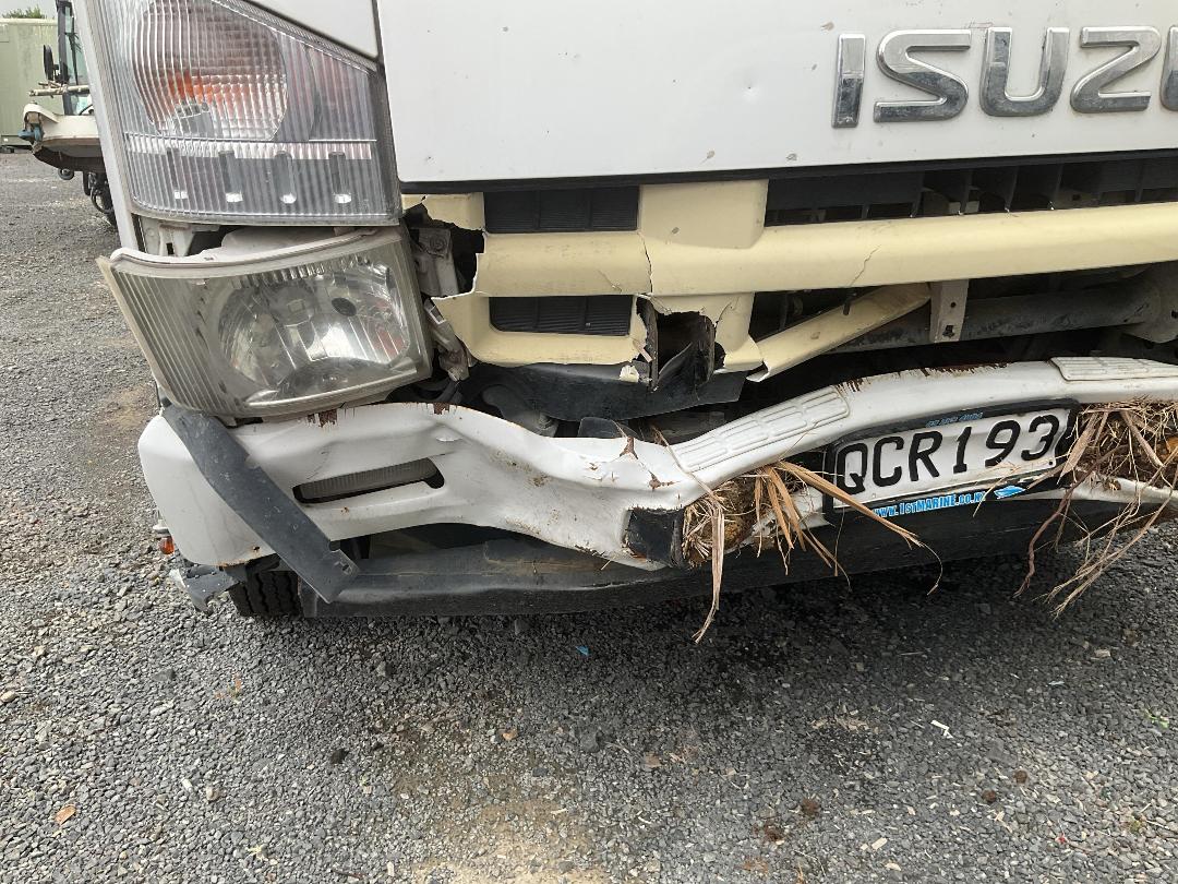 Photo '27' of Isuzu Forward FRR90-TIPPER Flat Deck Photo '27' of Isuzu Forward FRR90-TIPPER Flat Deck