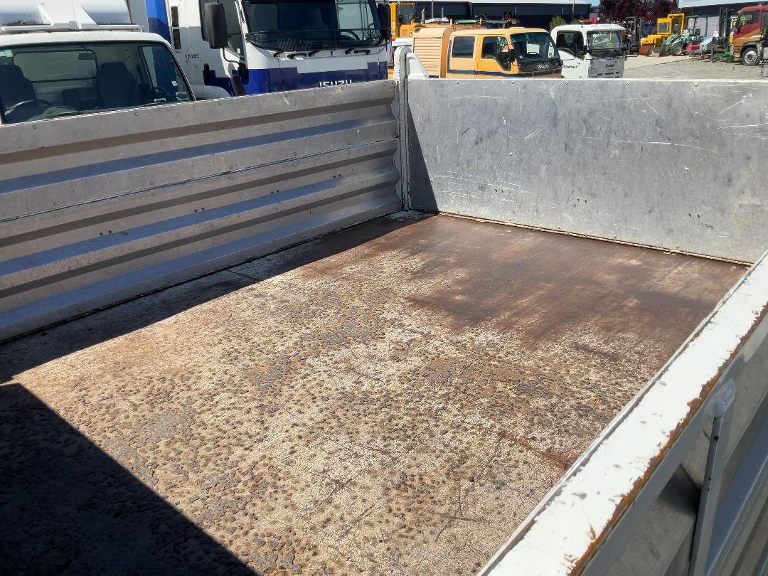 Photo '17' of Isuzu N Series NPR325M AMT Tipper