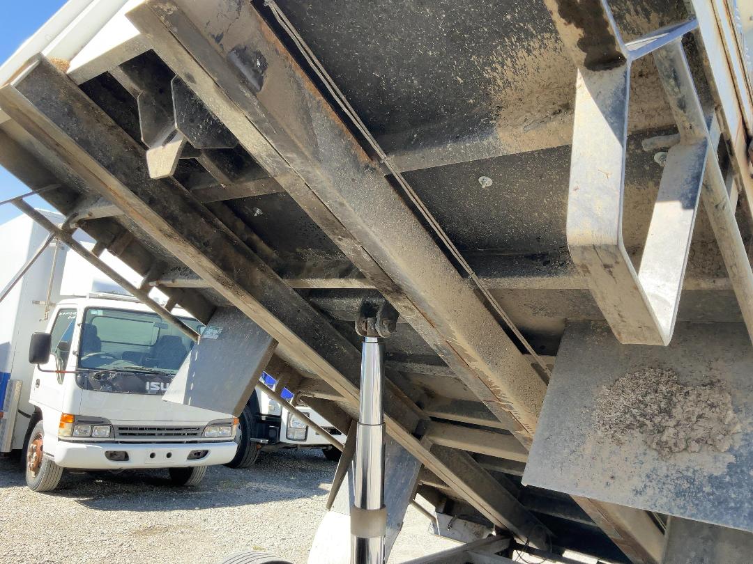 Photo '27' of Isuzu N Series NPR325M AMT Tipper