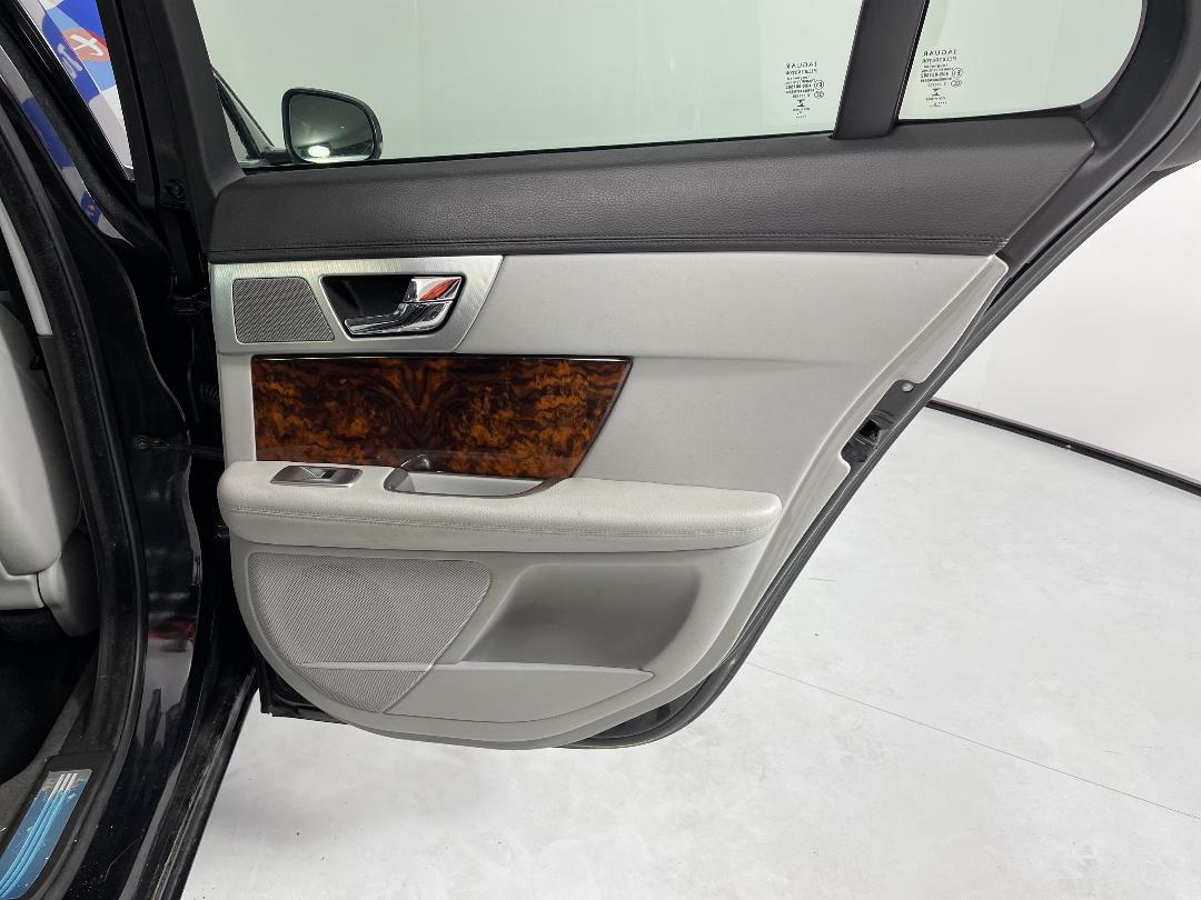 Photo '19' of Jaguar XF