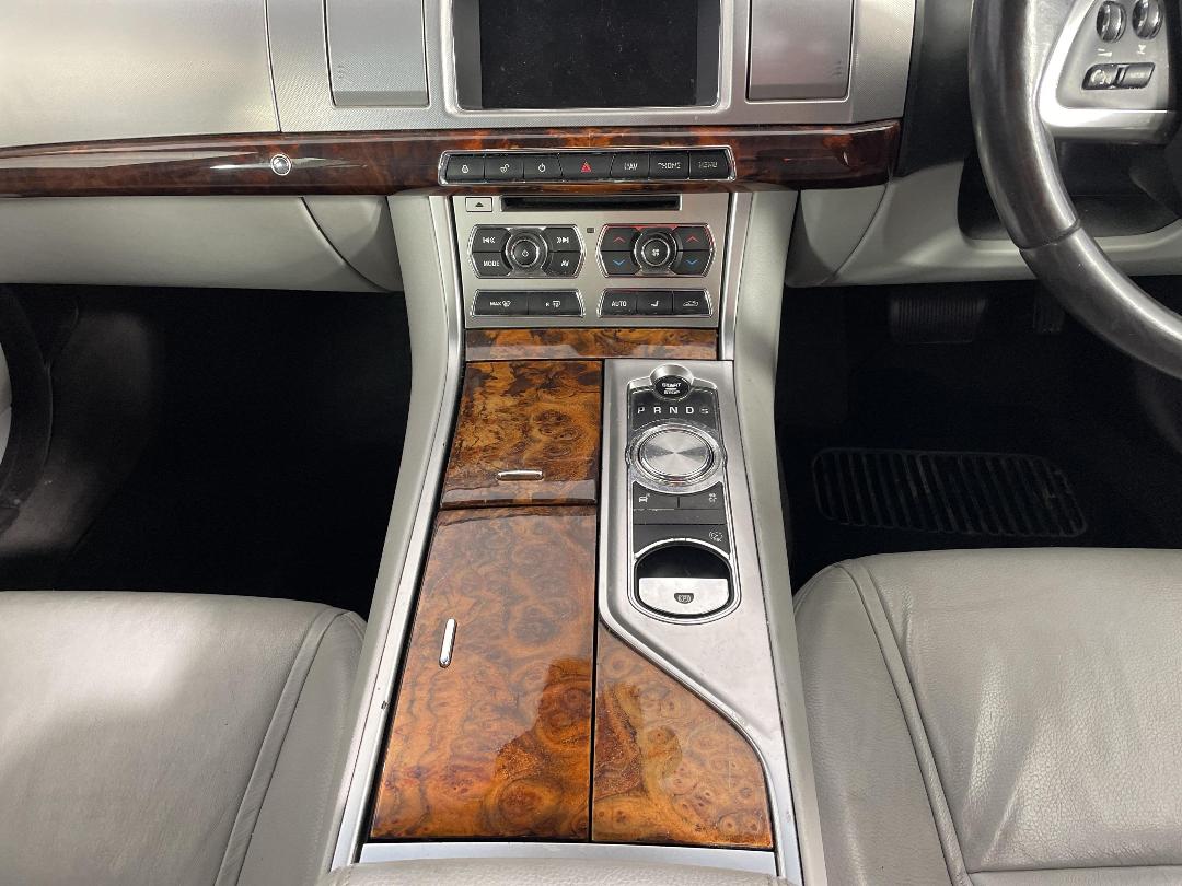 Photo '18' of Jaguar XF