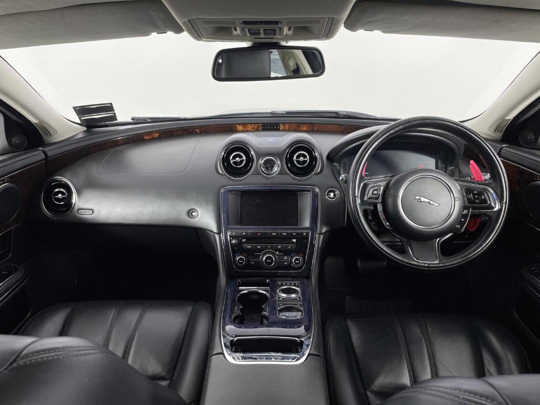 Photo '17' of Jaguar XJ