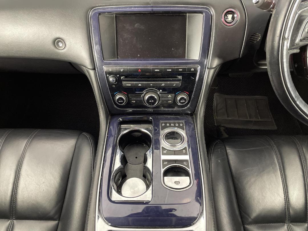 Photo '18' of Jaguar XJ