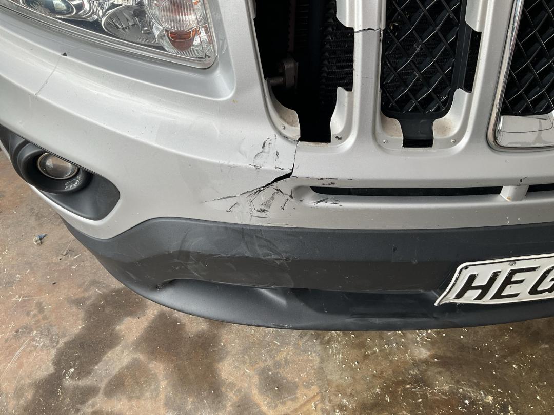 Damaged Jeep Compass 2013 in Wellington Seaview at Turners Damaged