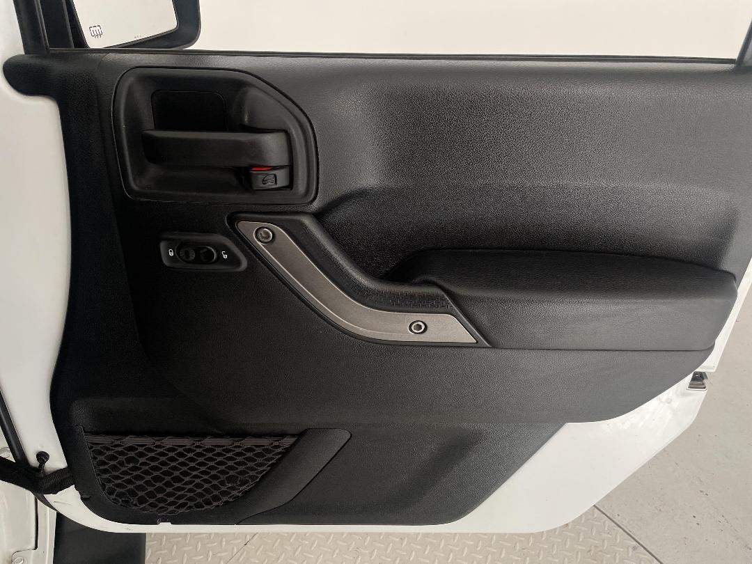 Photo '15' of Jeep Wrangler Photo '15' of Jeep Wrangler