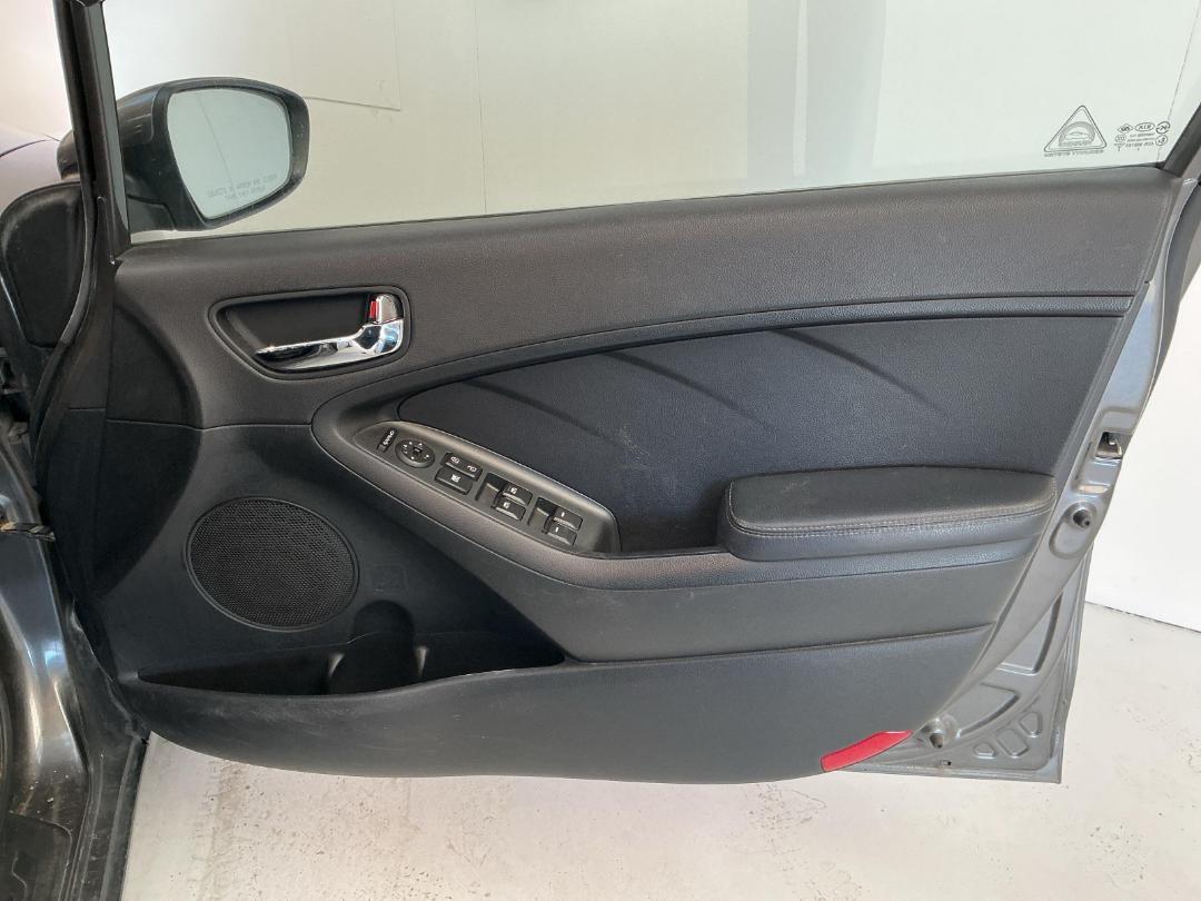 Photo '13' of KIA Cerato EX Photo '13' of KIA Cerato EX