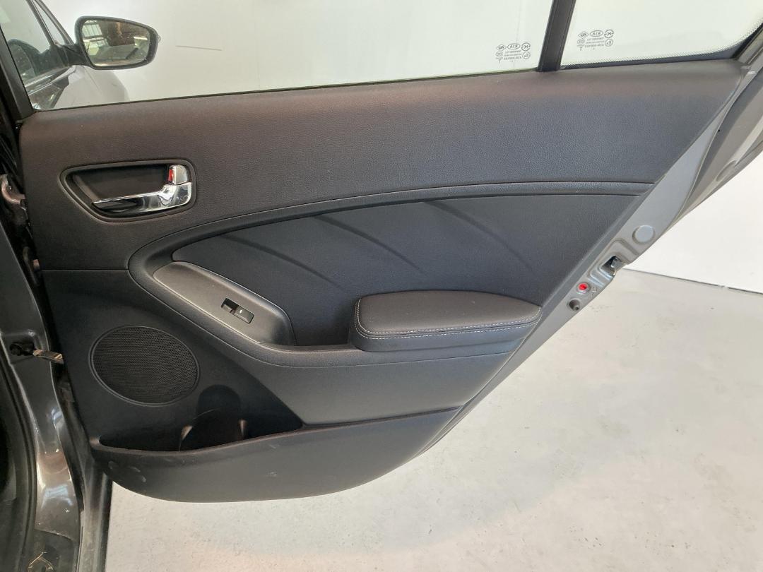 Photo '17' of KIA Cerato EX Photo '17' of KIA Cerato EX