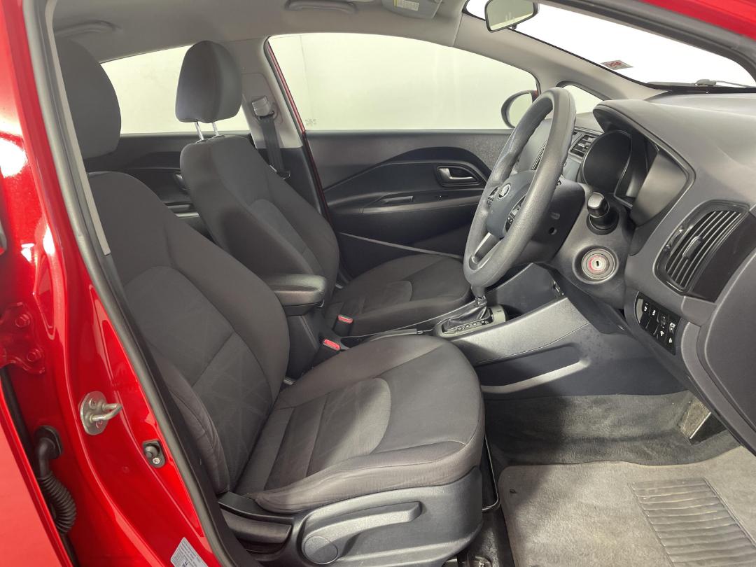 Photo '16' of KIA RIO