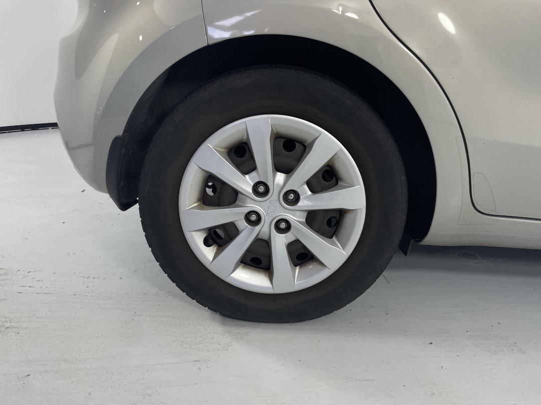 Photo '12' of KIA RIO Photo '12' of KIA RIO