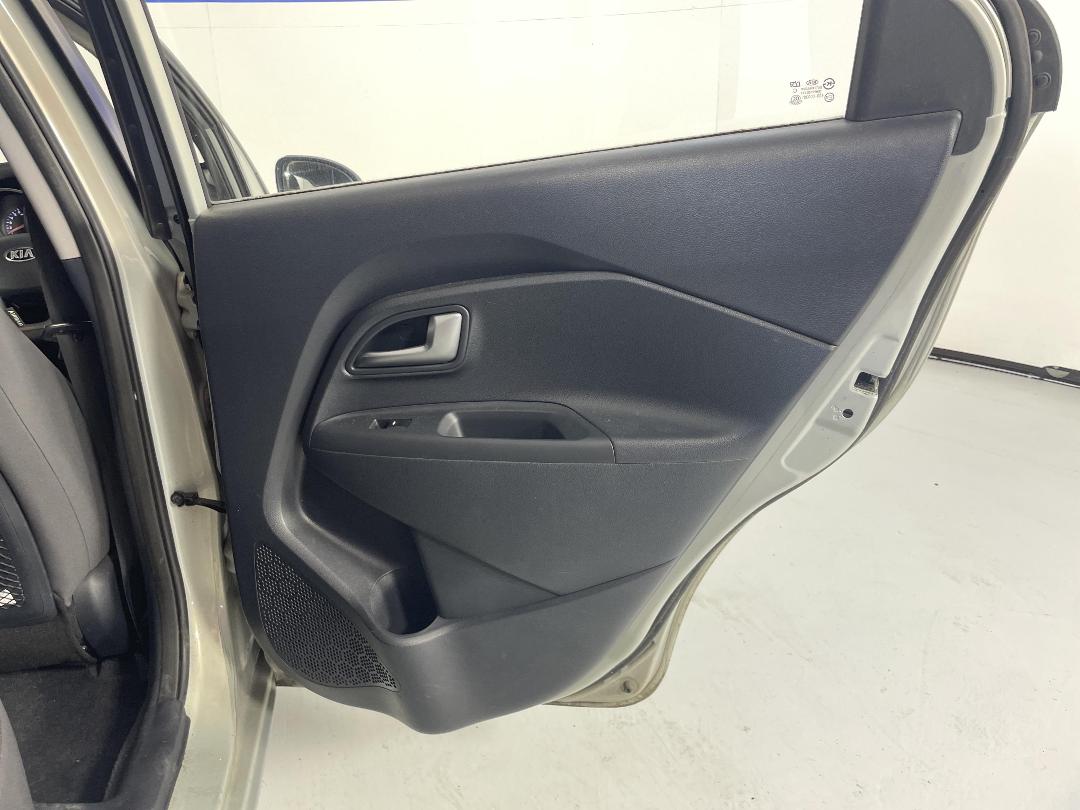 Photo '19' of KIA RIO Photo '19' of KIA RIO