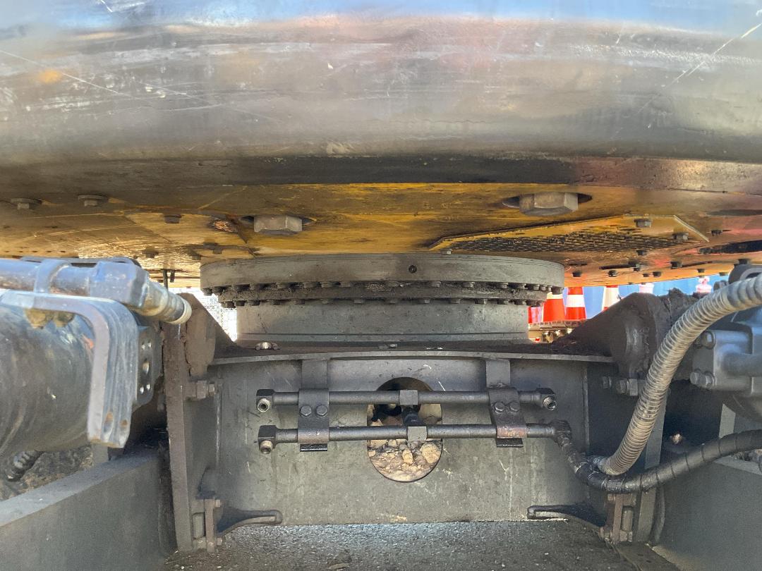 Photo '30' of Komatsu PC138 Excavator