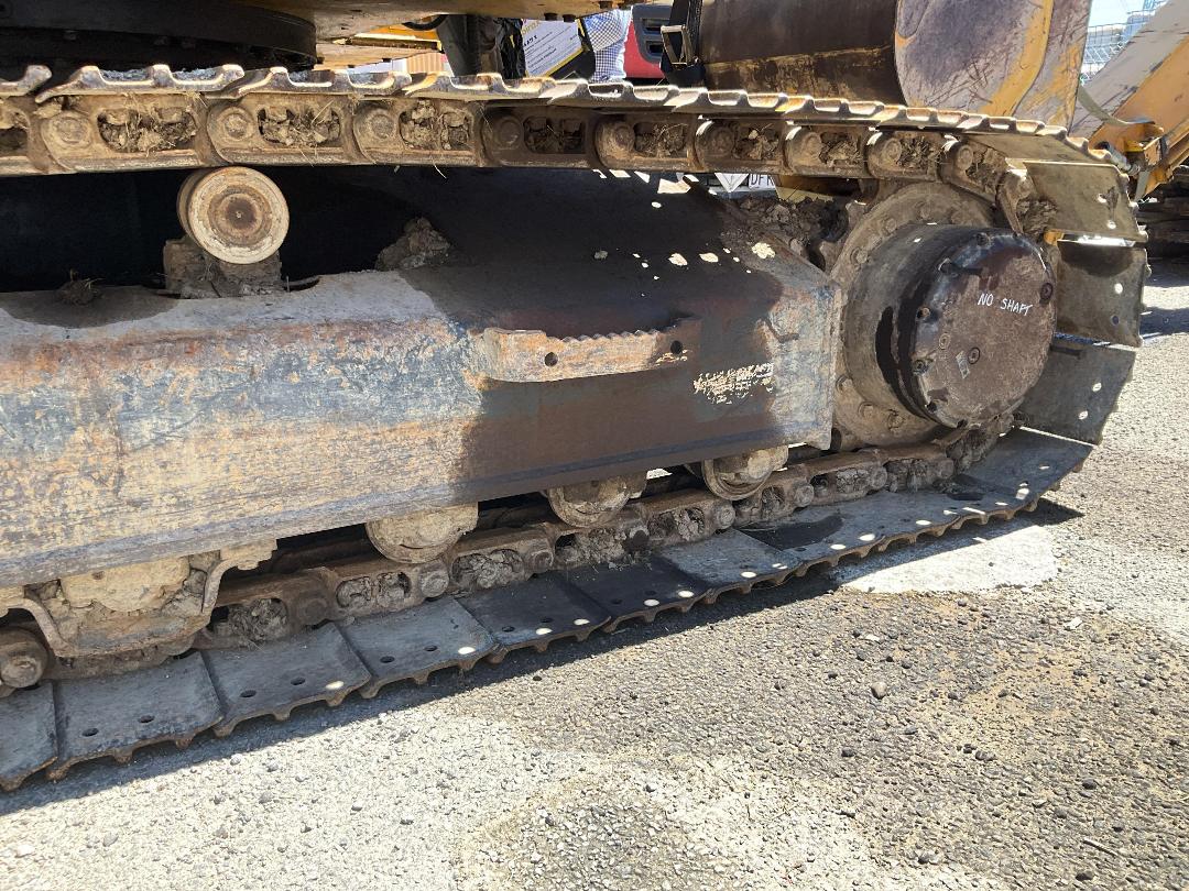 Photo '32' of Komatsu PC138 Excavator