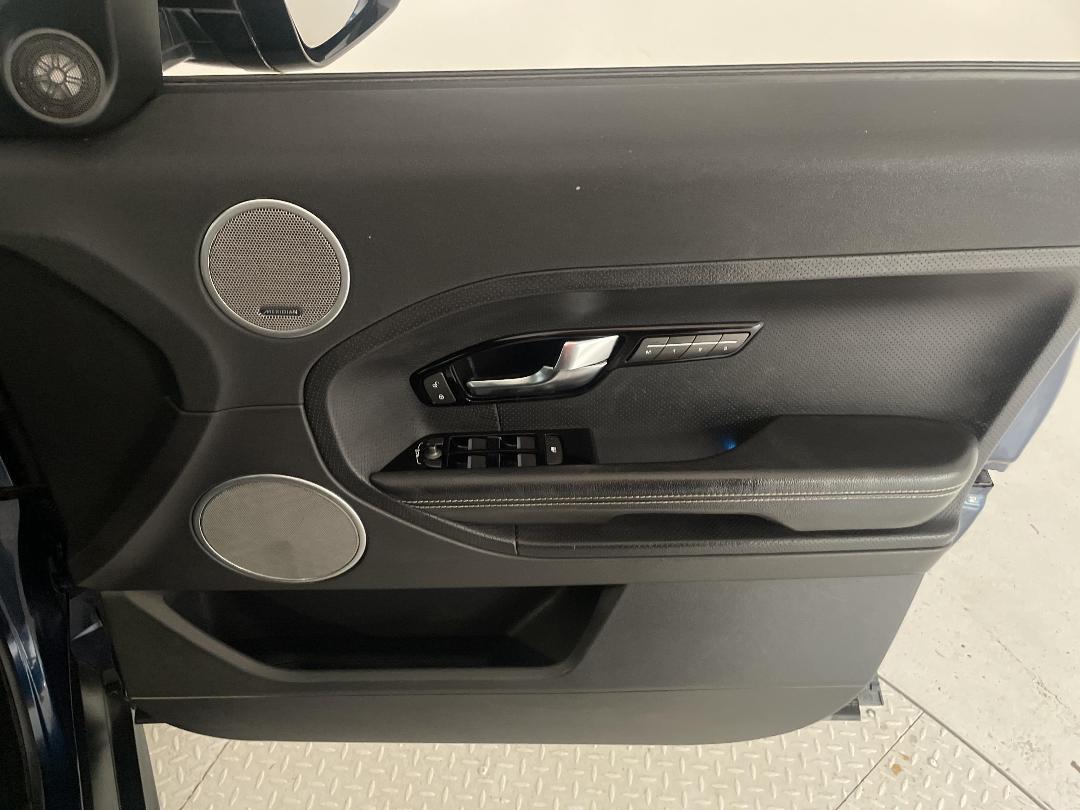 Photo '15' of Land Rover Range Rover Evoque Photo '15' of Land Rover Range Rover Evoque