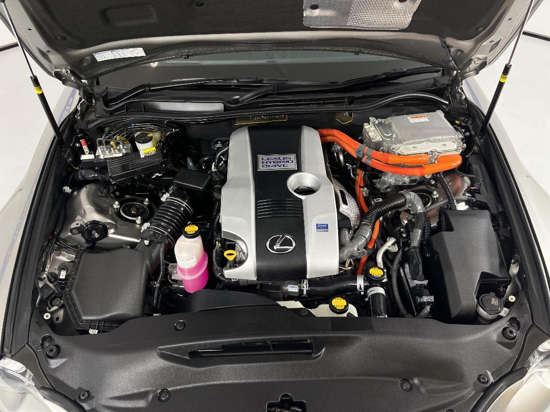 Photo '13' of Lexus IS300H