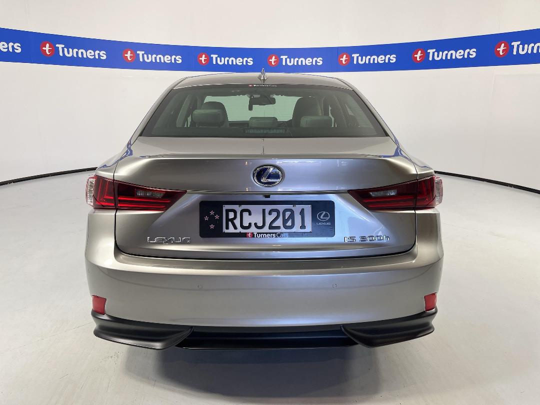 Photo '6' of Lexus IS300H