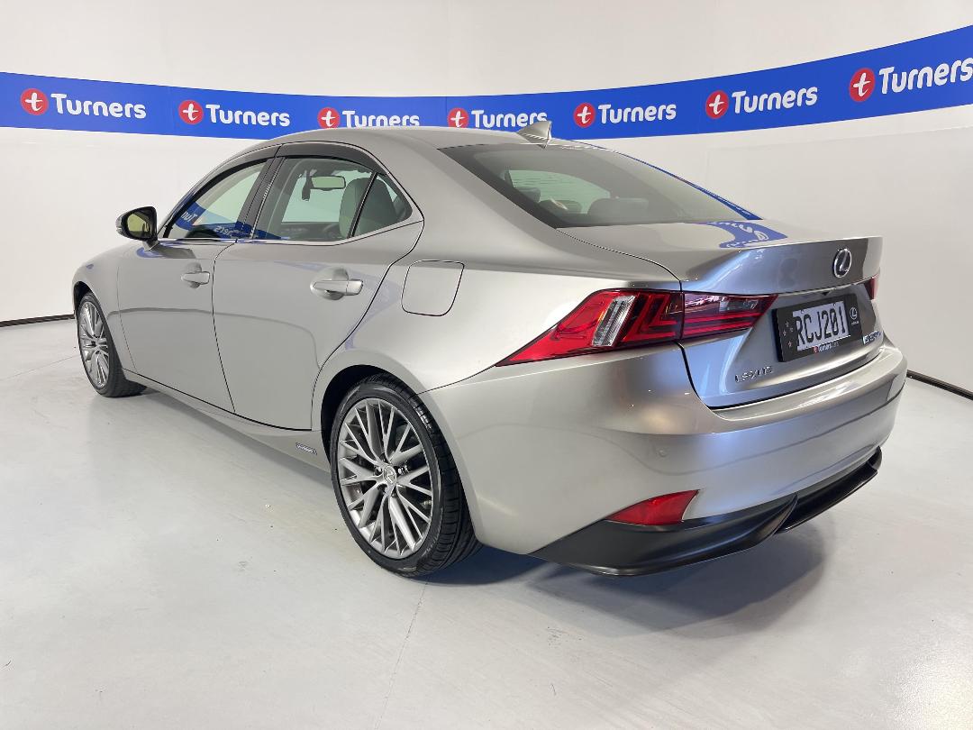 Photo '5' of Lexus IS300H