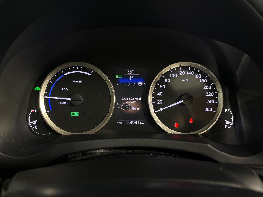 Photo '21' of Lexus IS300H