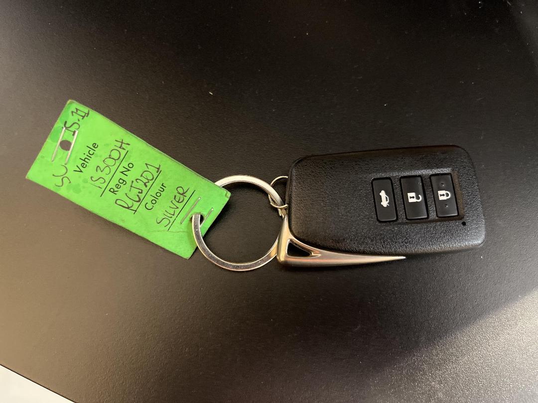 Photo '22' of Lexus IS300H