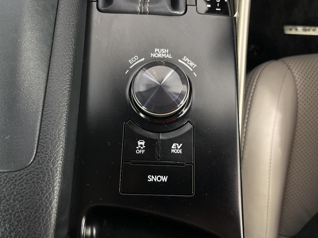 Photo '30' of Lexus IS300H