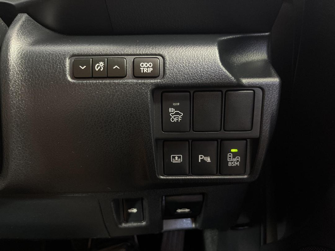 Photo '31' of Lexus IS300H