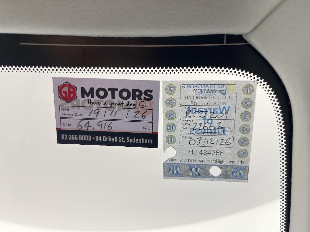 Photo '34' of Lexus IS300H