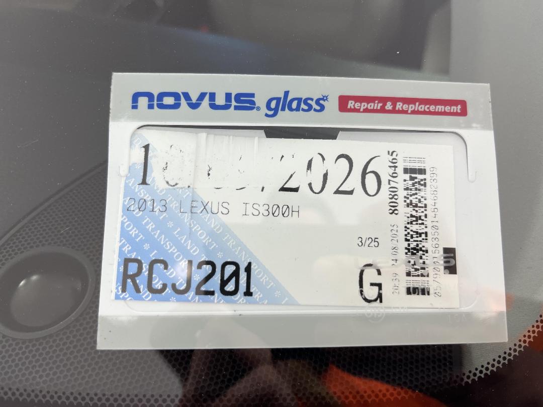 Photo '35' of Lexus IS300H