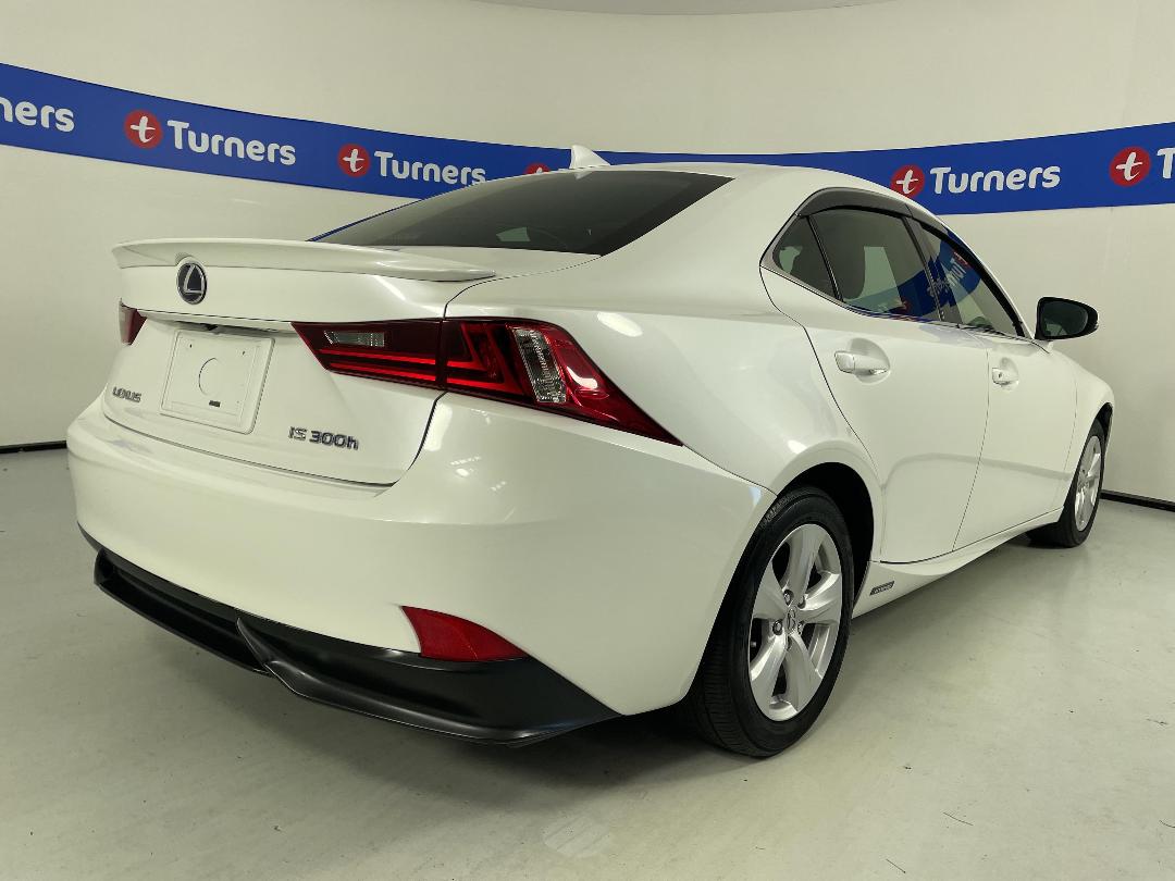 Photo '7' of Lexus IS300H