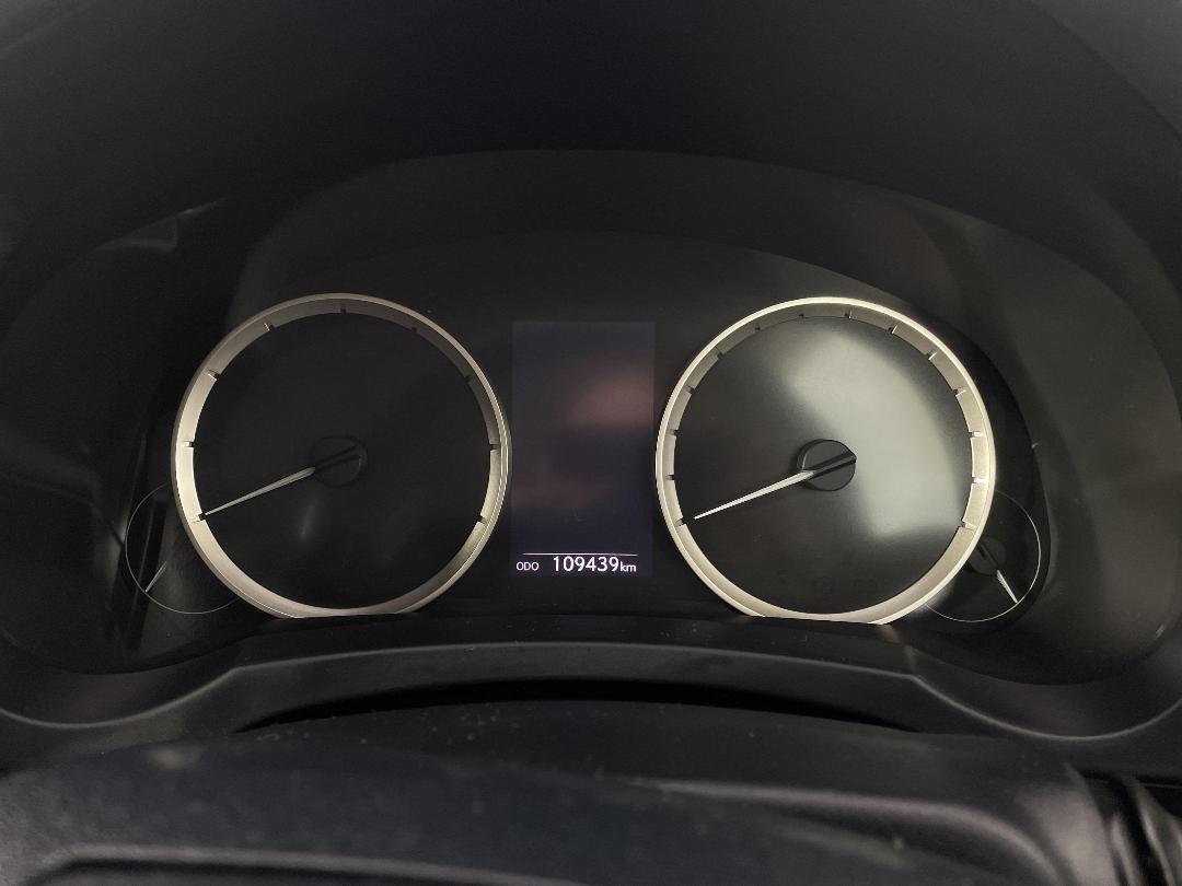 Photo '21' of Lexus IS300H