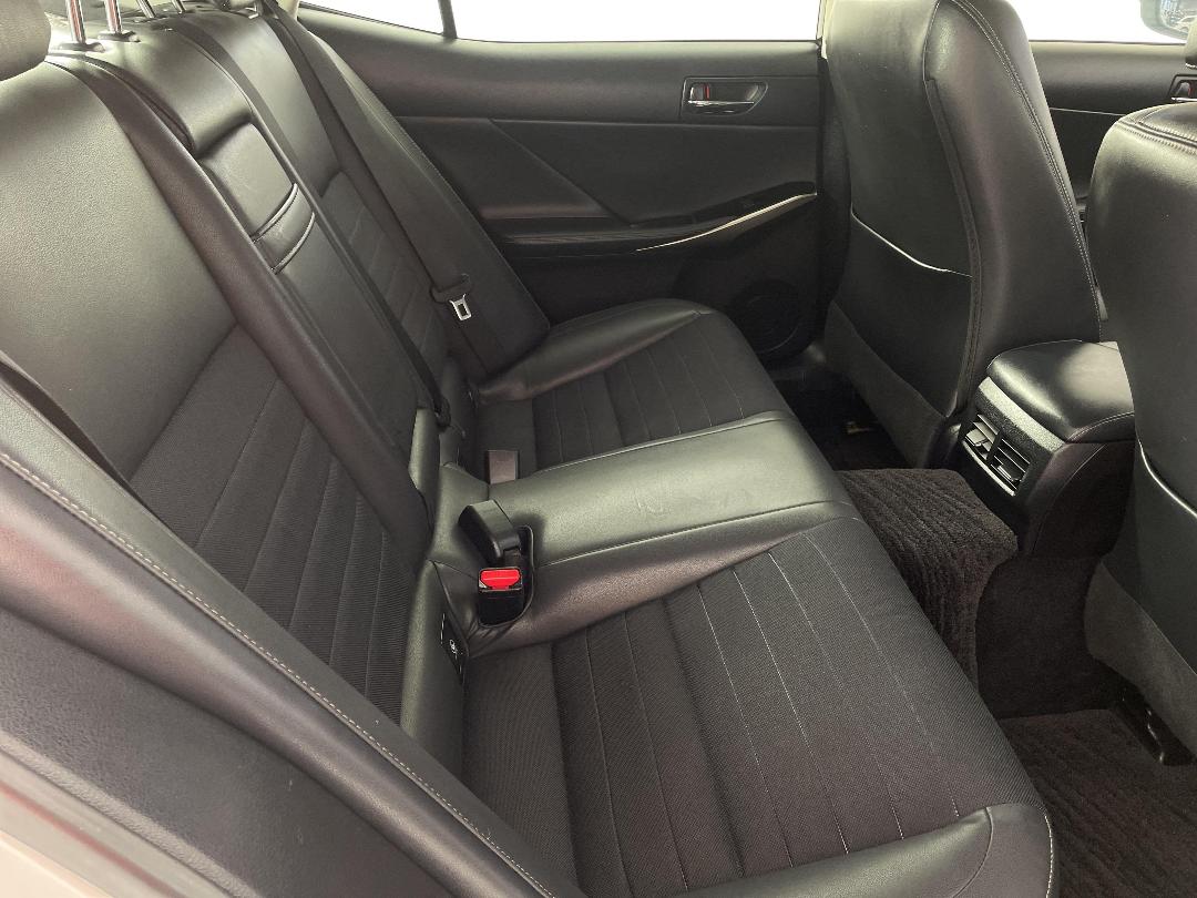 Photo '20' of Lexus IS300H