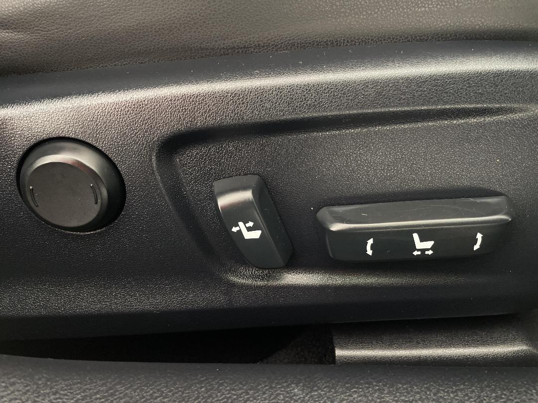 Photo '23' of Lexus IS300H