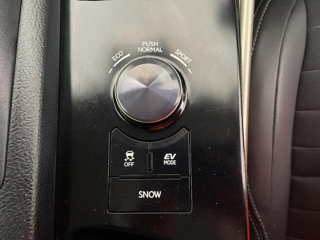 Photo '27' of Lexus IS300H