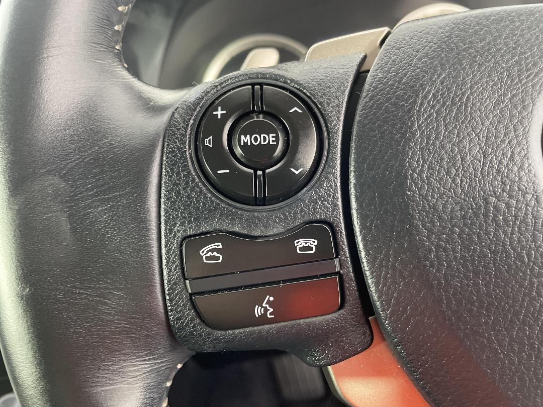 Photo '26' of Lexus IS300H