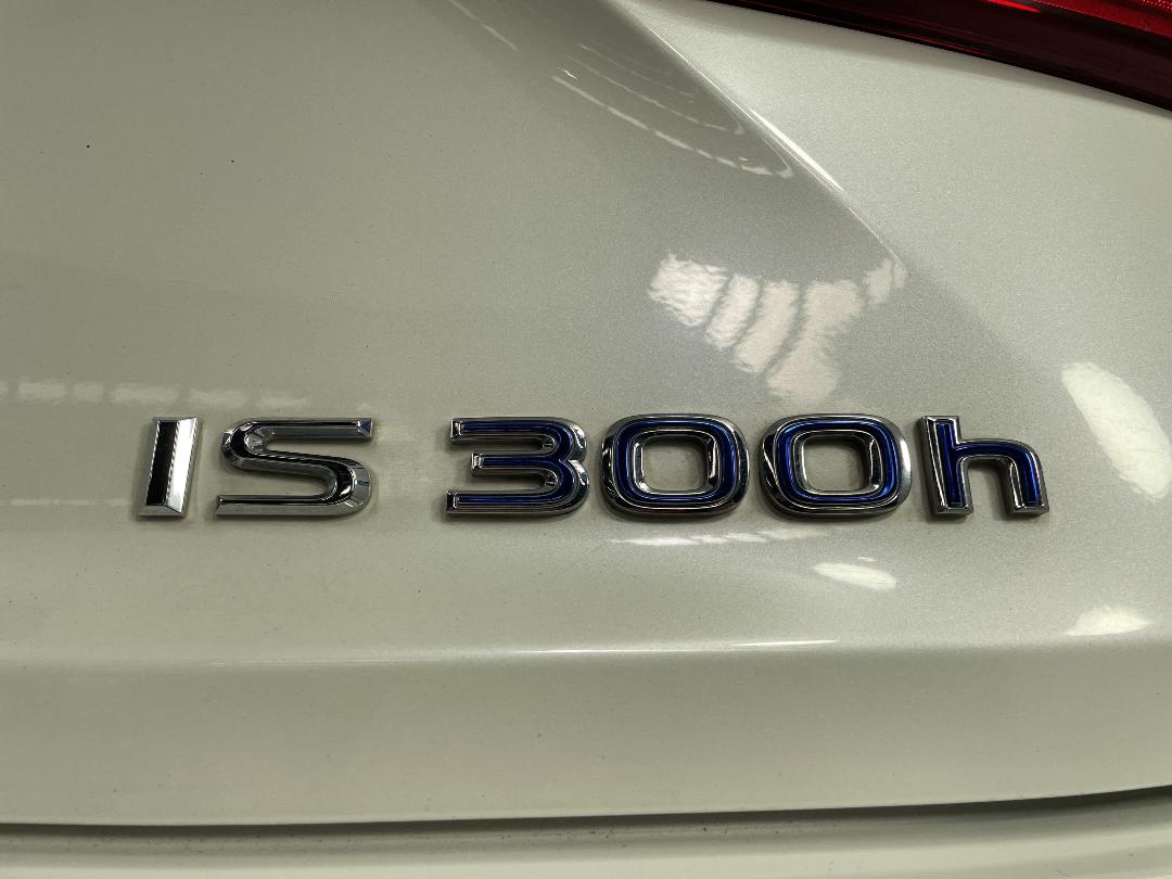 Photo '31' of Lexus IS300H