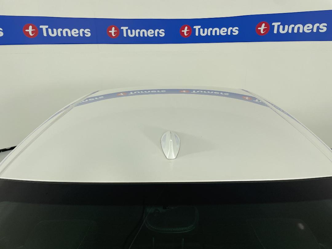 Photo '33' of Lexus IS300H