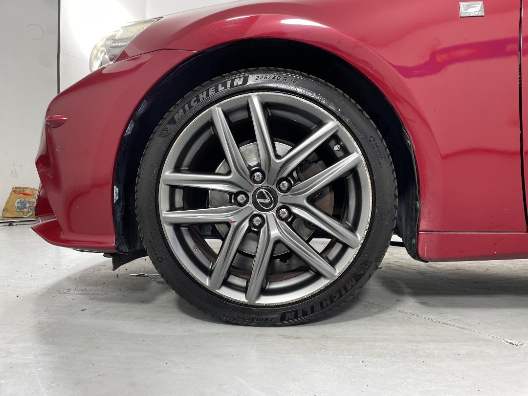 Photo '10' of Lexus IS300H Photo '10' of Lexus IS300H