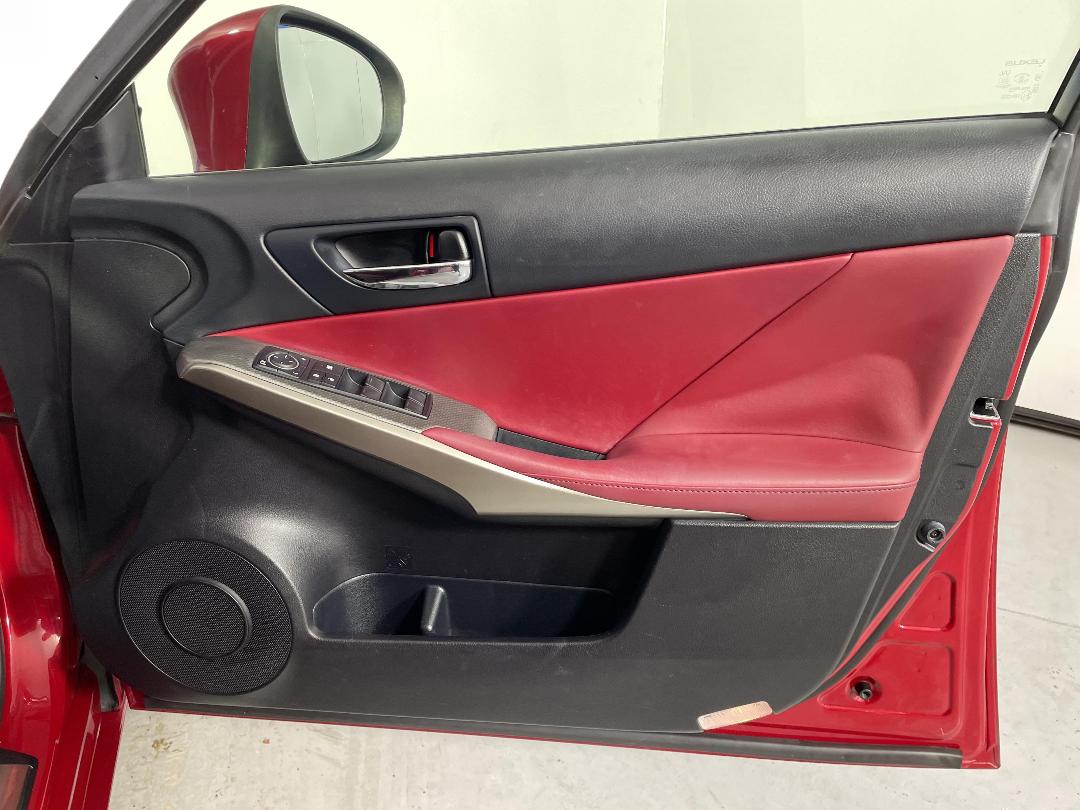 Photo '15' of Lexus IS300H Photo '15' of Lexus IS300H