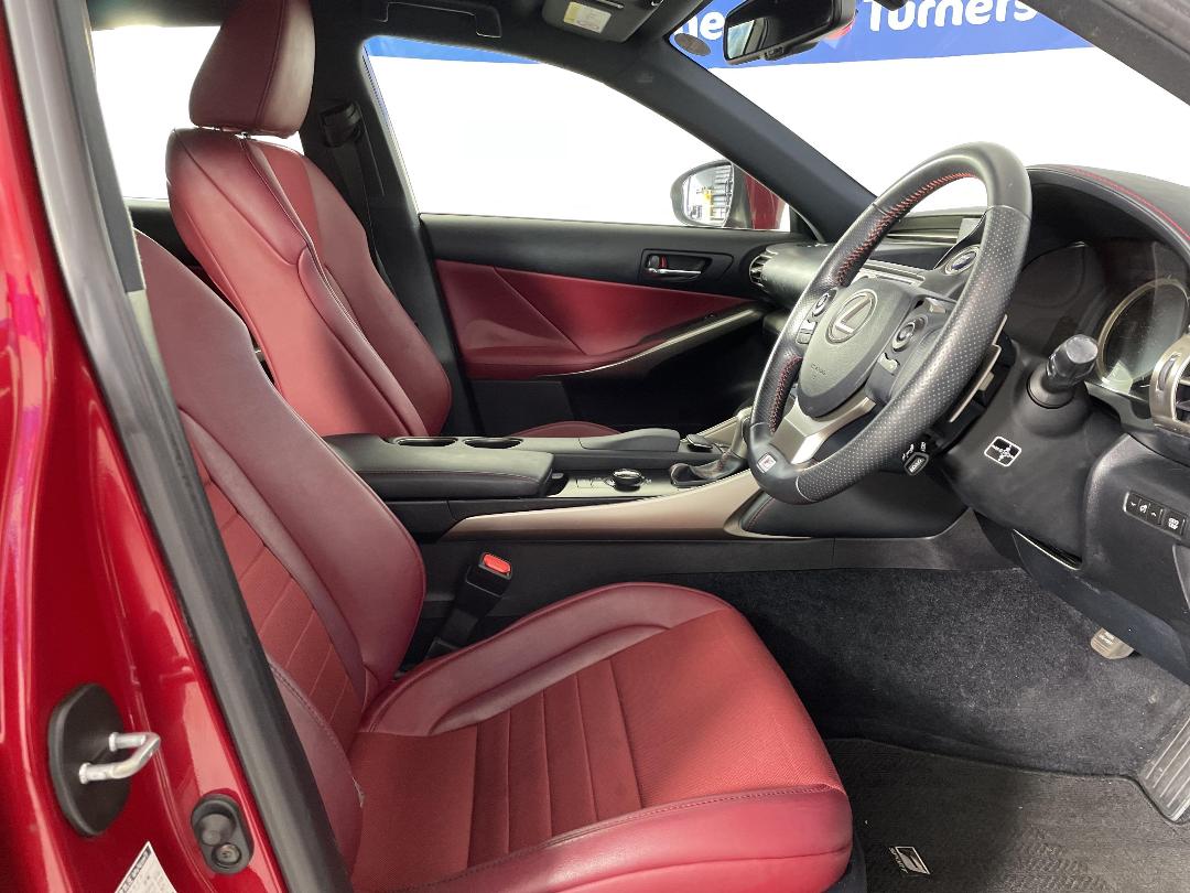 Photo '16' of Lexus IS300H Photo '16' of Lexus IS300H